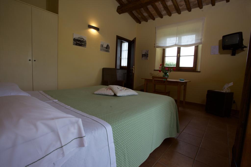 Bio Agriturismo Il Torrione Villa Saturnia Room photo